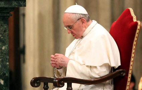 Papa Francisco Rezando Santo Terço #PapaFrancisco #DeusEhMaior #BrunoRodrigues